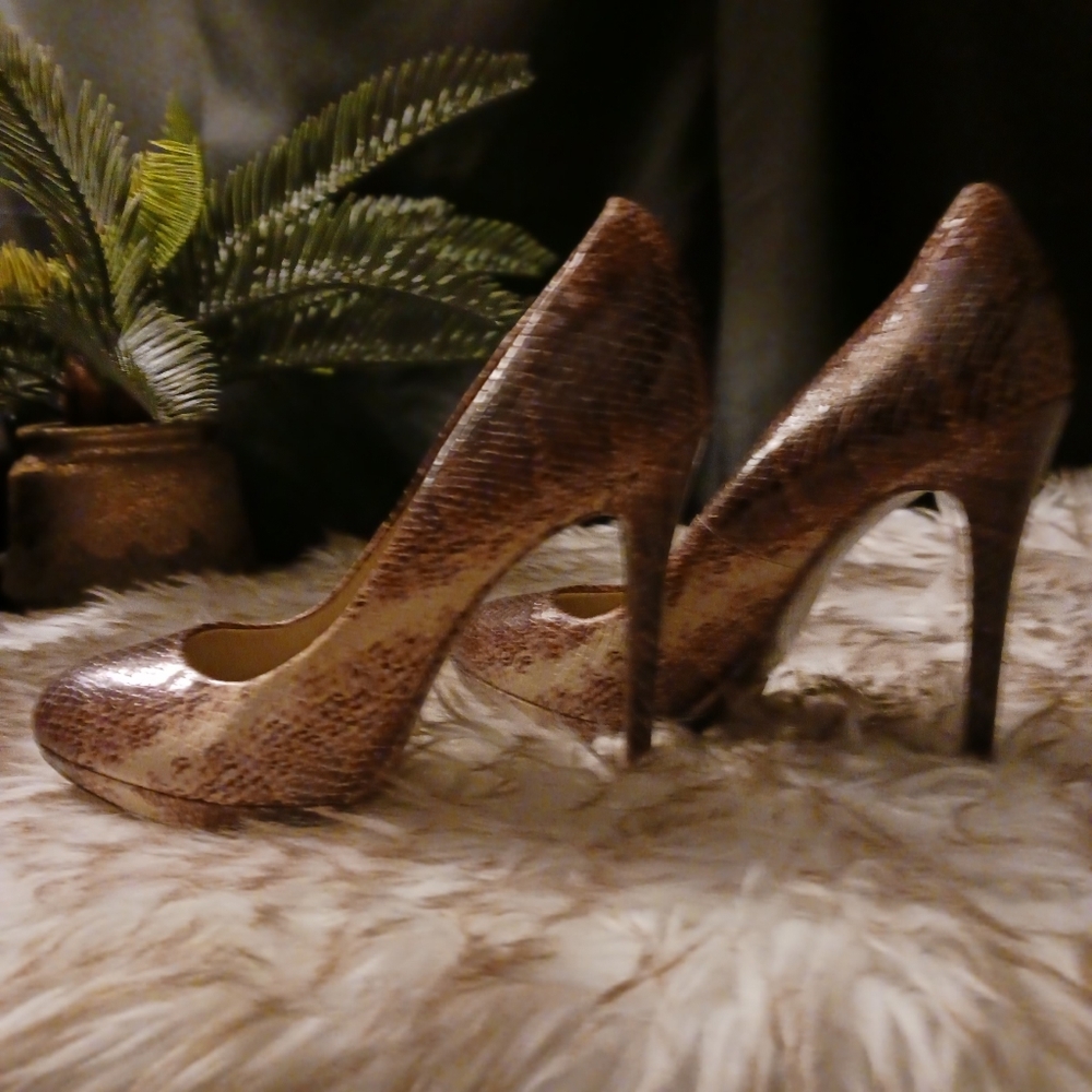 Brian Atwood Brown snake print heels sz 6 - Picture 2 of 7